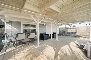 906 91st St, Galveston, TX 77554 - Photo 6