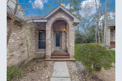 39 N Lakeridge Circle, The Woodlands, TX 77381 - Photo 2
