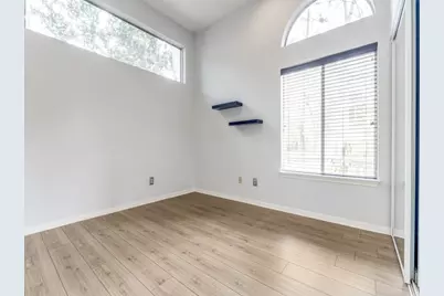 39 N Lakeridge Circle, The Woodlands, TX 77381 - Photo 10