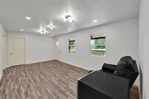 211 Walter Dr, Cleveland, TX 77328 - Photo 4