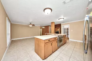 215 Hardy St, Bacliff, TX 77518 - Photo 10