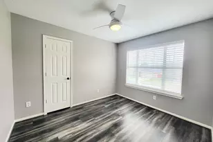 8722 Ashlawn Dr, Houston, TX 77083 - Photo 16