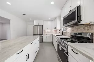8419 Bluegate Ct, Houston, TX 77025 - Photo 8