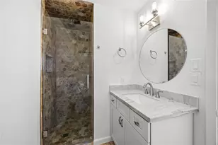 8419 Bluegate Ct, Houston, TX 77025 - Photo 18