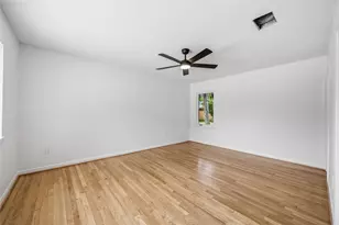 8419 Bluegate Ct, Houston, TX 77025 - Photo 16