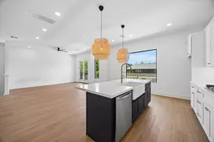 1327 W 22nd St, Houston, TX 77008 - Photo 4