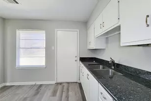 5835 Kenilwood Dr, Houston, TX 77033 - Photo 14