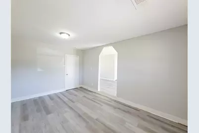 5835 Kenilwood Drive, Houston, TX 77033 - Photo 20