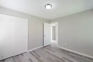 5835 Kenilwood Dr, Houston, TX 77033 - Photo 8