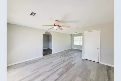 5835 Kenilwood Drive, Houston, TX 77033 - Photo 4