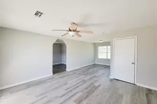 5835 Kenilwood Dr, Houston, TX 77033 - Photo 4