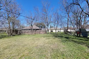 5835 Kenilwood Dr, Houston, TX 77033 - Photo 38