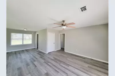 5835 Kenilwood Drive, Houston, TX 77033 - Photo 26