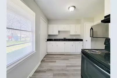 5835 Kenilwood Drive, Houston, TX 77033 - Photo 18