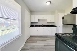 5835 Kenilwood Dr, Houston, TX 77033 - Photo 18