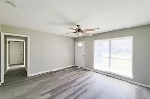 5835 Kenilwood Dr, Houston, TX 77033 - Photo 6