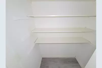 5835 Kenilwood Drive, Houston, TX 77033 - Photo 32