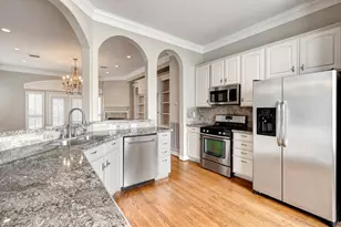 3318 W Dallas St, Houston, TX 77019 - Photo 2