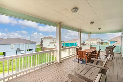 819 Eastview, Crystal Beach, TX 77650 - Photo 14