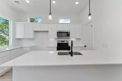 4713 Mallow Street #E/F, Houston, TX 77033 - Photo 10