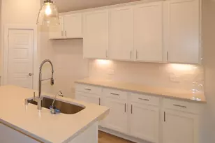 986 Garden Path Dr, Willis, TX 77378 - Photo 2