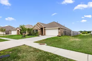 9802 Highland Harvest Dr, Baytown, TX 77521 - Photo 2