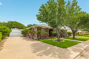 42 W Dansby Dr, Galveston, TX 77551 - Photo 2