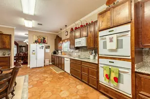 42 W Dansby Dr, Galveston, TX 77551 - Photo 20