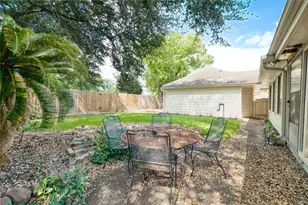 8018 Candle Ln, Houston, TX 77071 - Photo 20