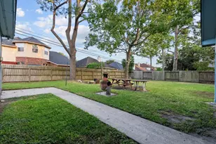 3727 Rau Dr, Dickinson, TX 77539 - Photo 40