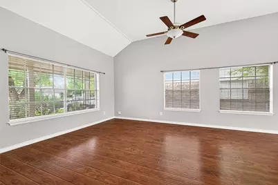 10414 Green Valley Ln, Houston, TX 77064 - Photo 6