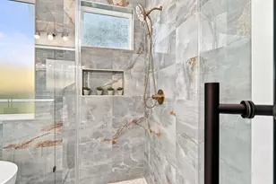 6613 Merry Ln, Houston, TX 77023 - Photo 24