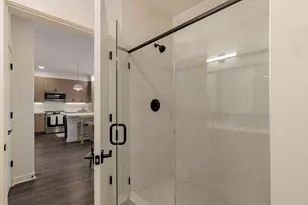 3001 W 11th St, Houston, TX 77008 - Photo 14