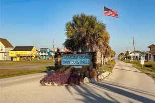 13031 Jolly Roger Dr, Freeport, TX 77541 - Photo 8