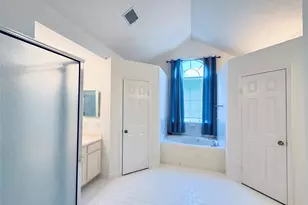 13606 Midfield Glen Ct, Houston, TX 77059 - Photo 16