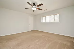 2711 Williamsburg Dr, Dickinson, TX 77539 - Photo 16