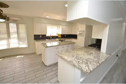 2711 Williamsburg Drive, Dickinson, TX 77539 - Photo 6