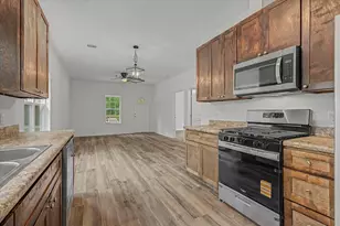 517 E Linney St, Dayton, TX 77535 - Photo 22