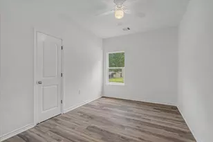 517 E Linney St, Dayton, TX 77535 - Photo 12