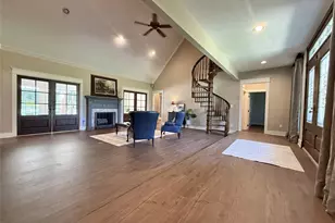945 S Main St, Vidor, TX 77662 - Photo 12