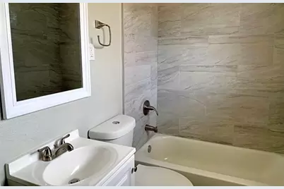 5427 Willow Glen Drive, Houston, TX 77033 - Photo 6