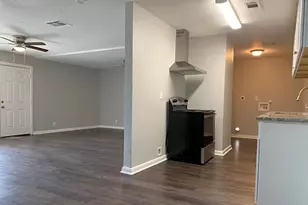 5427 Willow Glen Dr, Houston, TX 77033 - Photo 1