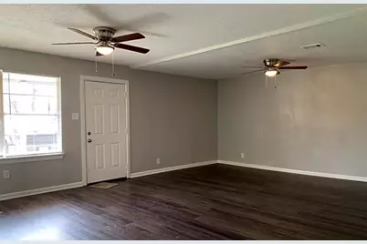 5427 Willow Glen Drive, Houston, TX 77033 - Photo 2