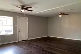 5427 Willow Glen Dr, Houston, TX 77033 - Photo 2