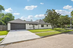 2275 Woodland Springs St, Houston, TX 77077 - Photo 30