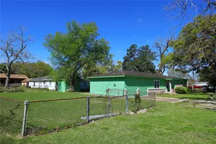 700 Wesley Dr Dr, Clute, TX 77531 - Photo 22