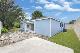 8302 Country Wind Ln, Houston, TX 77040 - Photo 20