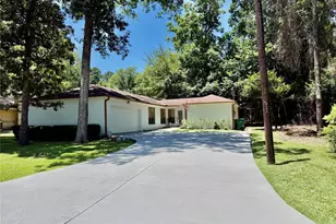 167 N Thunderbird Dr, Conroe, TX 77304 - Photo 1