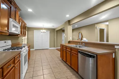 127 Marlin Avenue, Galveston, TX 77550 - Photo 8