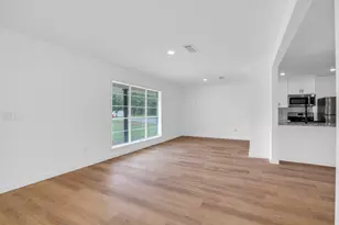 290 E Smith St, Sour Lake, TX 77659 - Photo 8